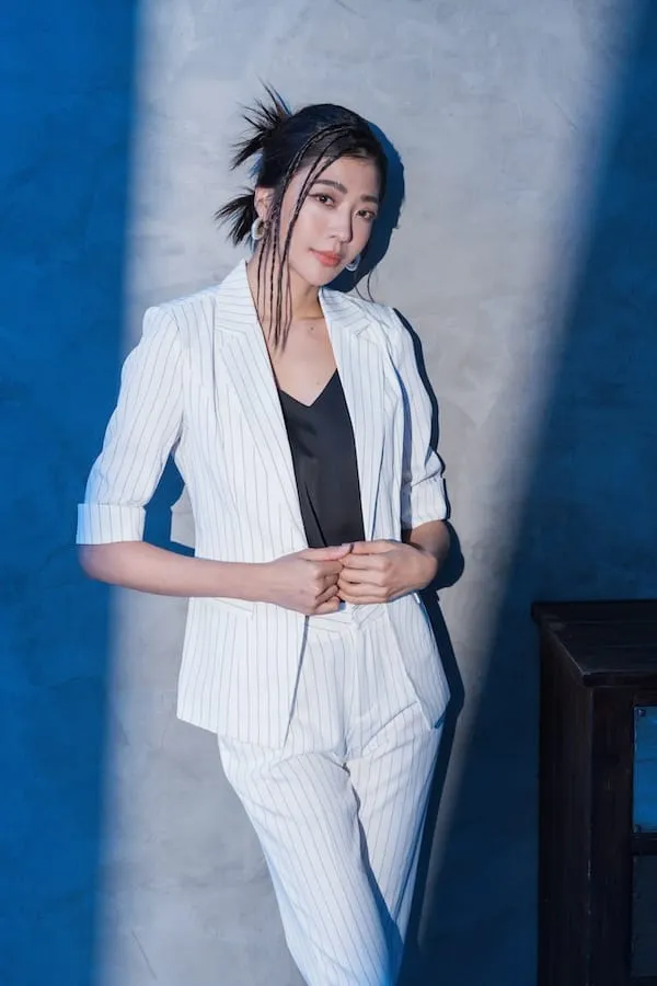 女裝西裝白米40-轉檔前格式-為-jpg