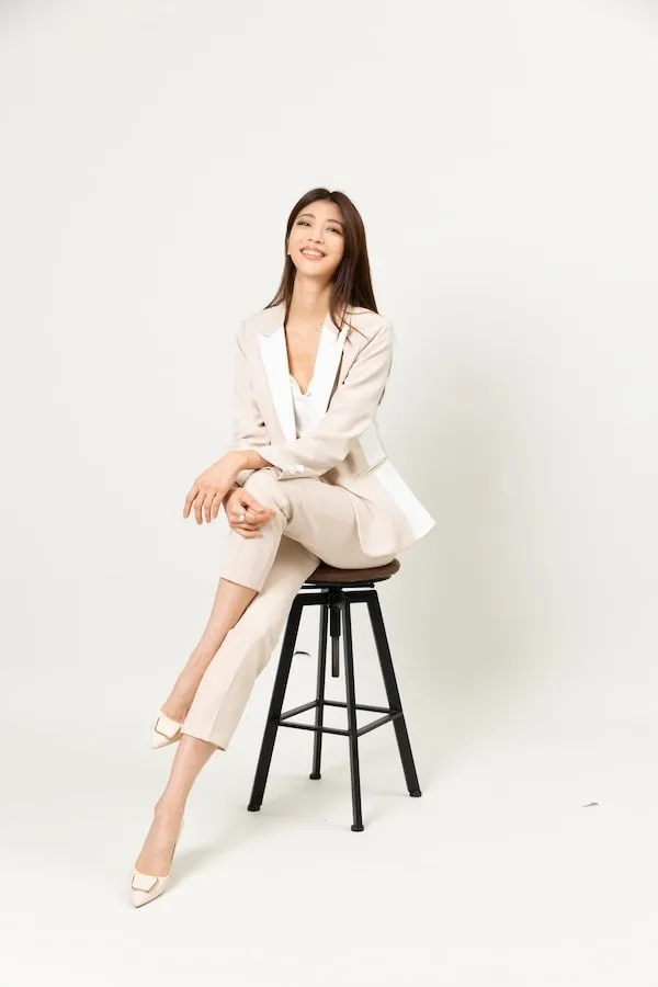 女裝西裝白米54-轉檔前格式-為-jpg