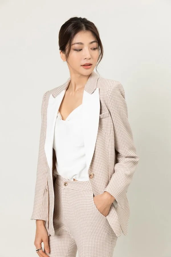 女裝西裝白米57-轉檔前格式-為-jpg