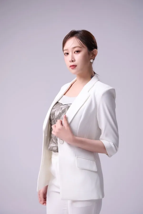 女裝西裝白米9-轉檔前格式-為-jpg